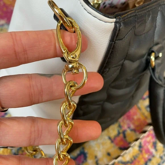 ❌SOLD🏷️Luv Betsey Johnson Kitty Cat Quilted Black And White Vegan Crossbody Bag - Picture 7 of 13